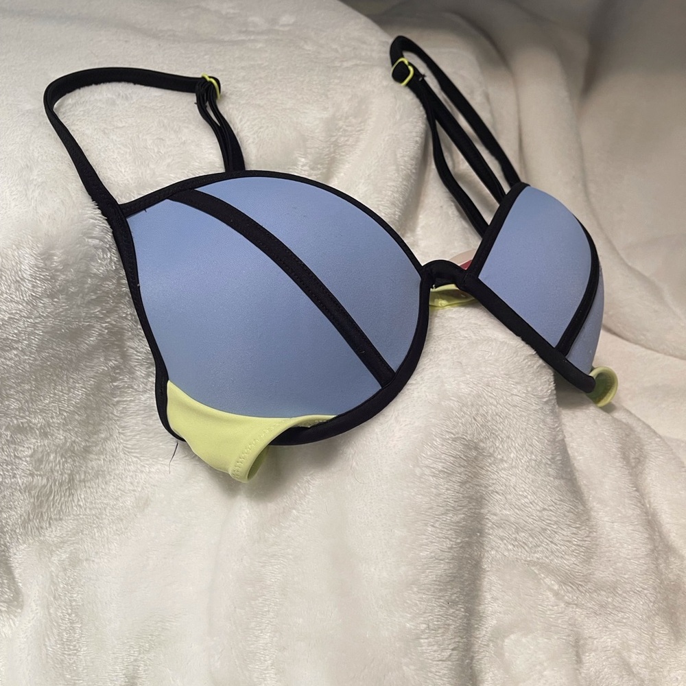 Victoria’s Secret 32C - Picture 3 of 7